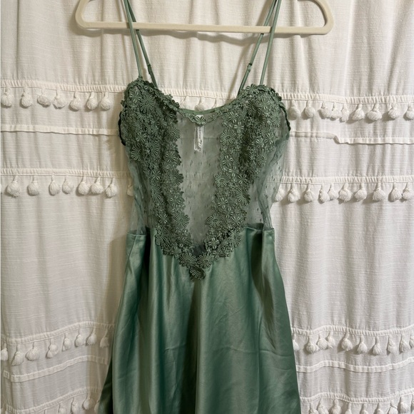 FLORA NIKROOZ Showstopper Charmeuse Chemise in Forest Green Slip Dress Medium - Picture 2 of 11